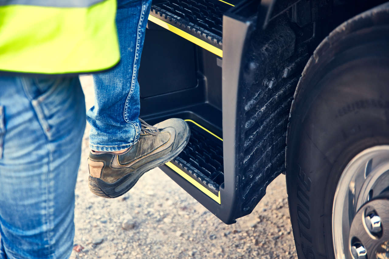 Renault Trucks C steps